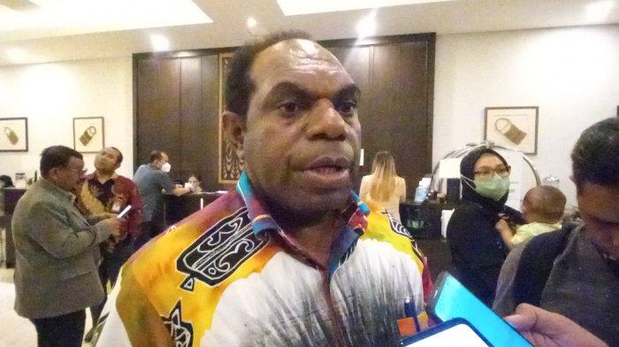 Bupati Kabupaten Keerom Piter Gusbager