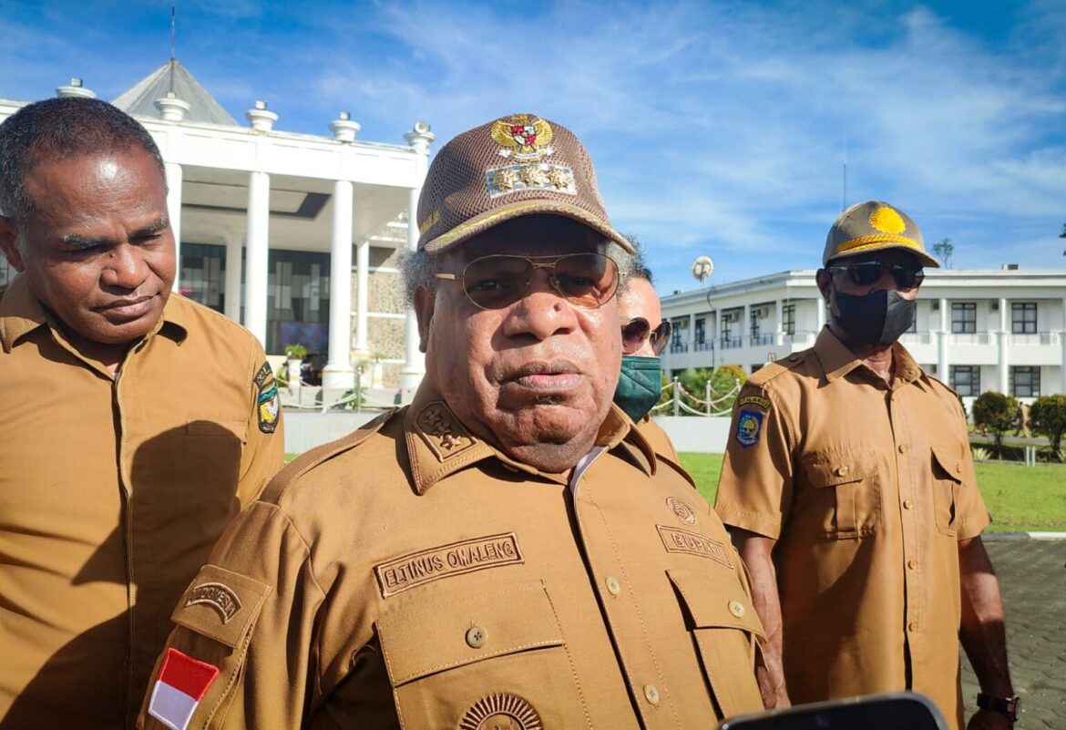 Bupati Mimika Eltinus Omaleng