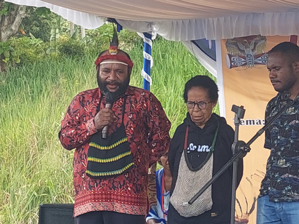 Ketua Umum Dewan Adat Papua Dominikus Sorabut saat memperingati hari masyarakat adat Pribumi se dunia