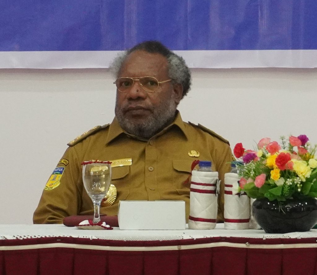 Bupati Mimika Eltinus Omaleng