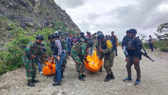 Evakuasi Jenazah Korban KKB di Pegunungan Bintang Papua