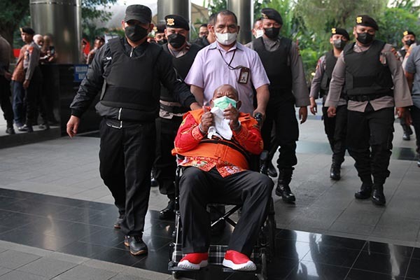 Lukas Enembe Ditangkap