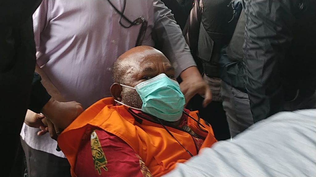 Tersangka Kasus Korupsi dan Gratifikasi Lukas Enembe