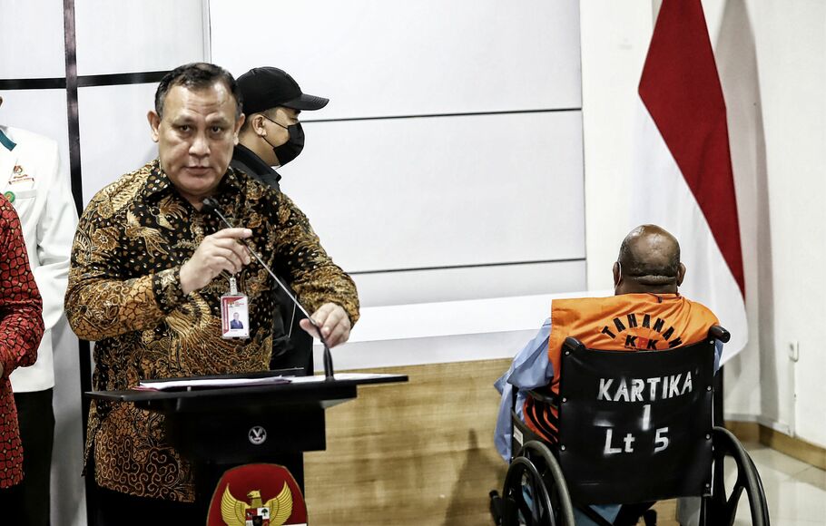 Ketua KPK memberikan keterangan Pers saat KPK resmi menahan Lukas Enembe