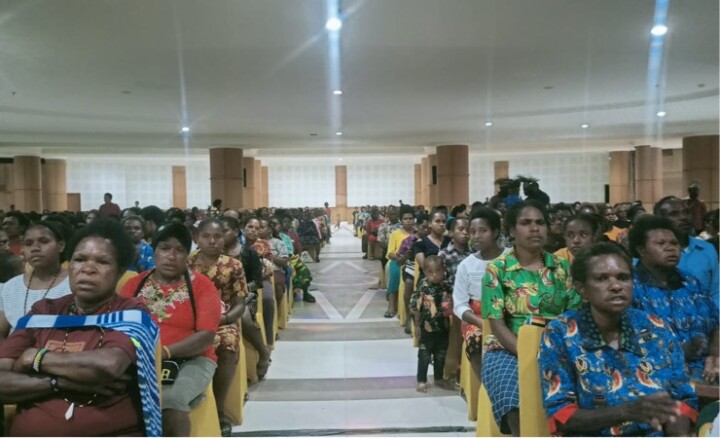 Jemaat Gereja Kemah Injil di Tanah Papua