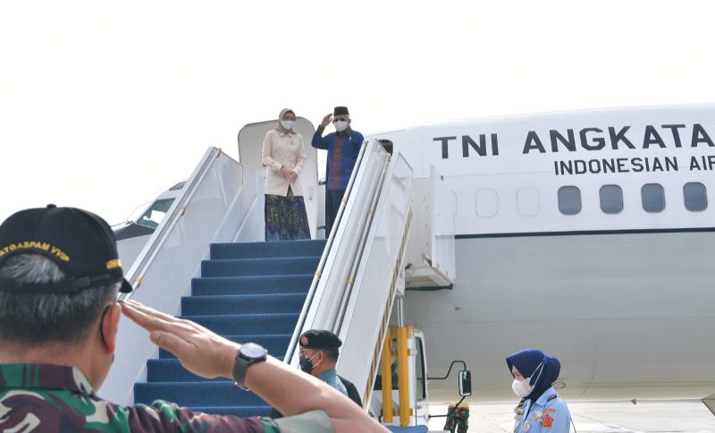 Wapres Ma'ruf Amin dan Isti saat akan berkunjung ke Papua